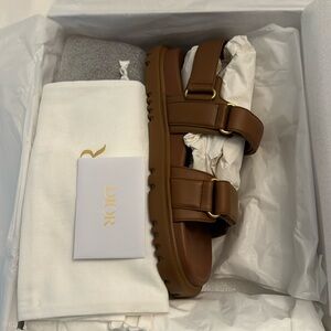 Brand new Never Been worn Dioract Sandal 33m Golden Sadd Size 39